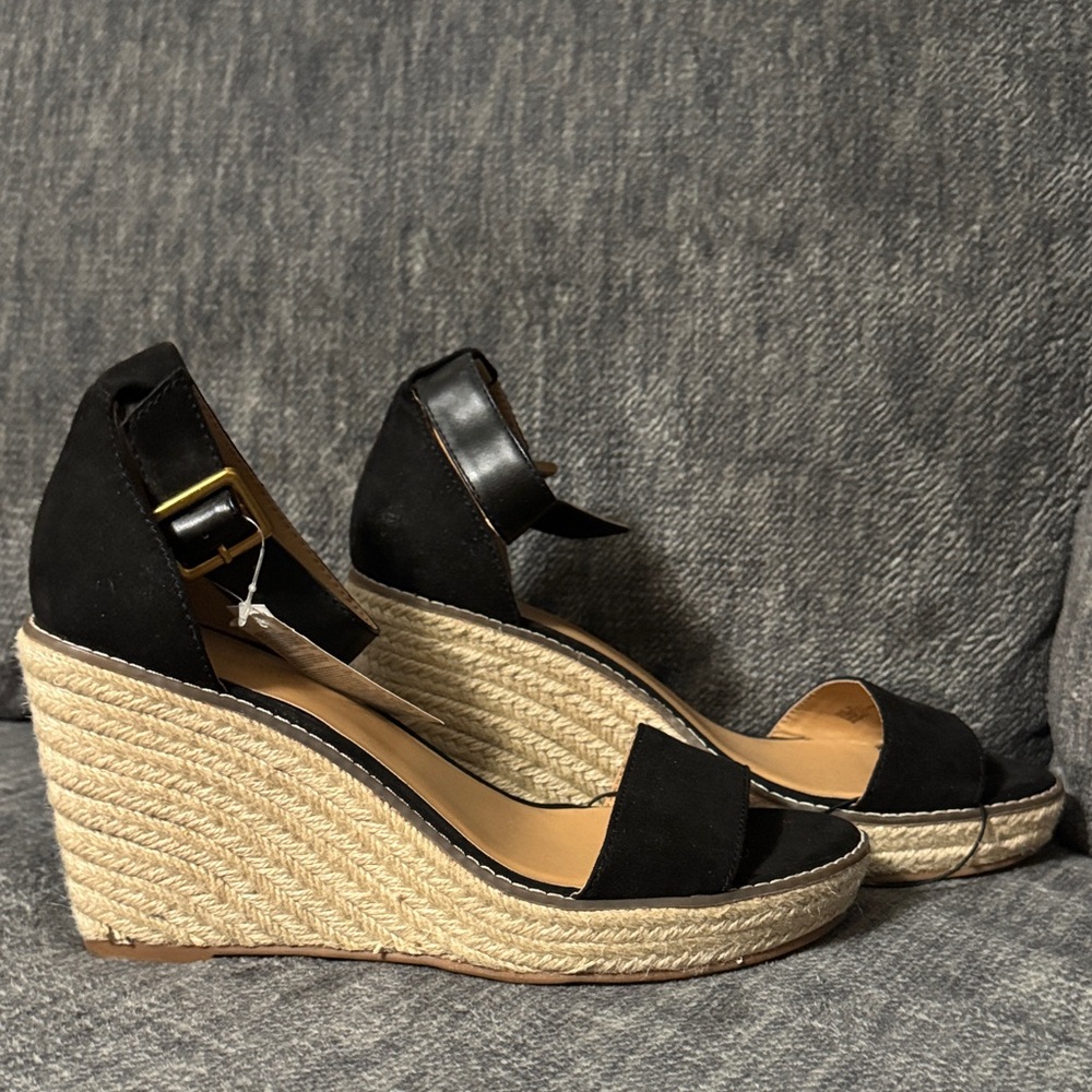 Banana Republic Black and Tan Wedge Sandals